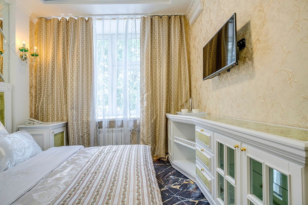 Golden Hotel