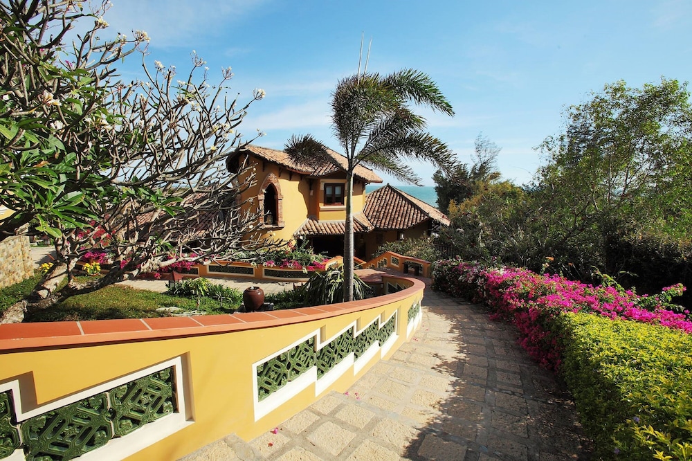 Poshanu Resort