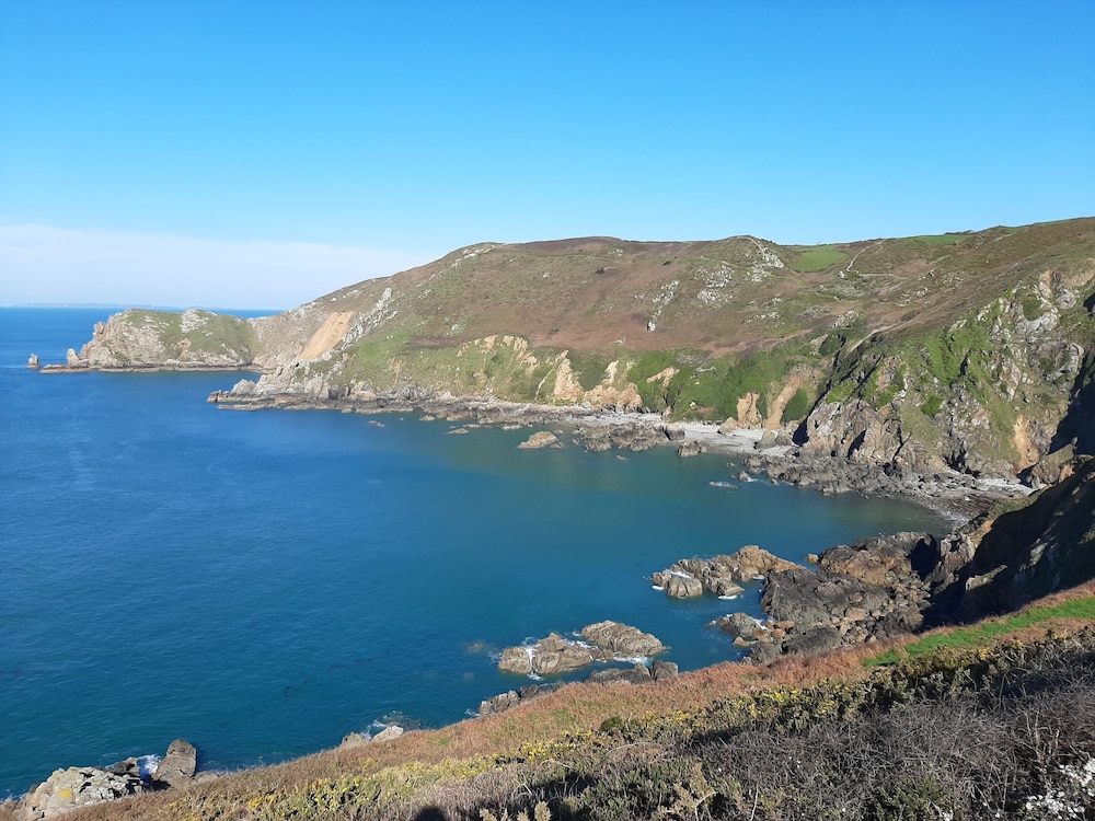 VVF Cotentin Îles anglo-normandes, Port Bail view 2