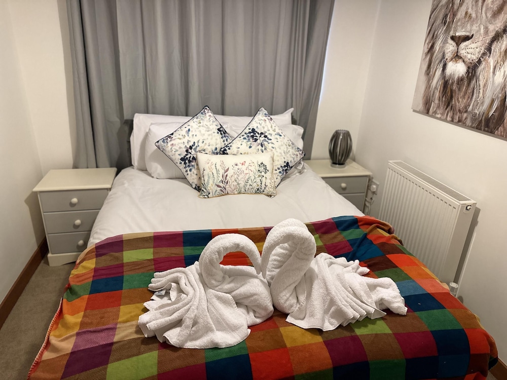 Luxurious 2-bed Apartment in Maidstone Kent view 4