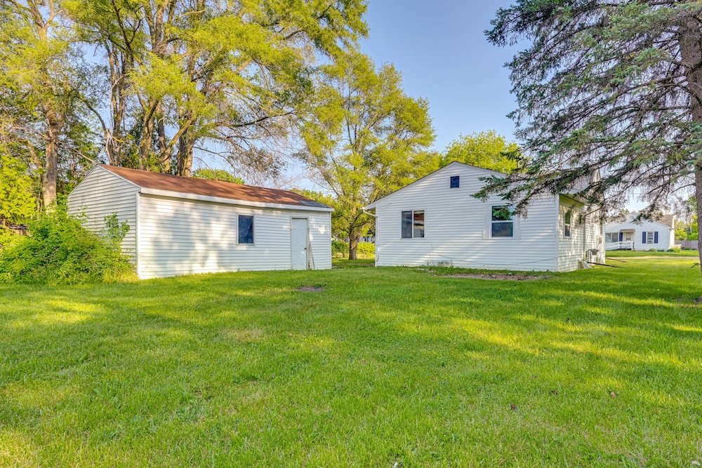 Cozy Home w/ Backyard ~ 3 Mi to Downtown Saginaw! view 4