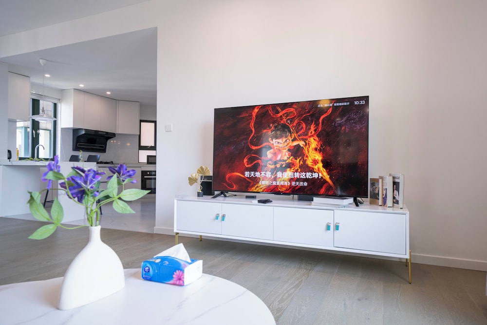 Tyms Elegant 4BR 2BA Apt in Xujiahui