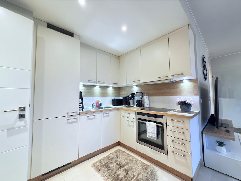 Comfort 2 bedrooms Apt w balcony&parking