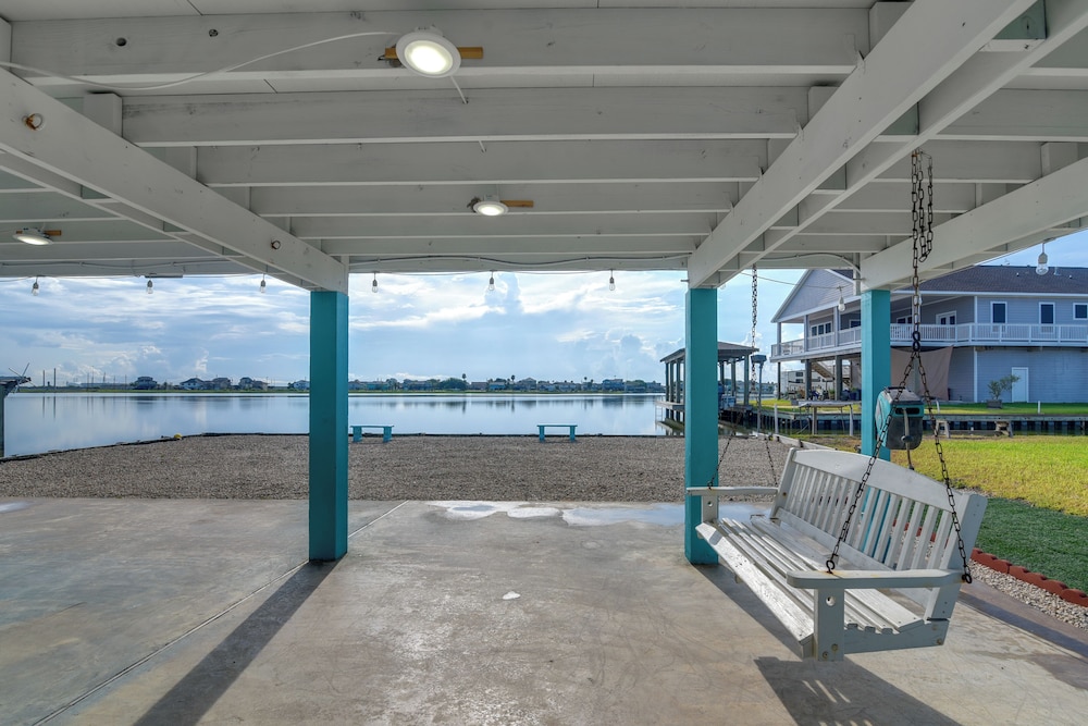 Private Bayfront Access 10 Mi to Galveston Beaches
