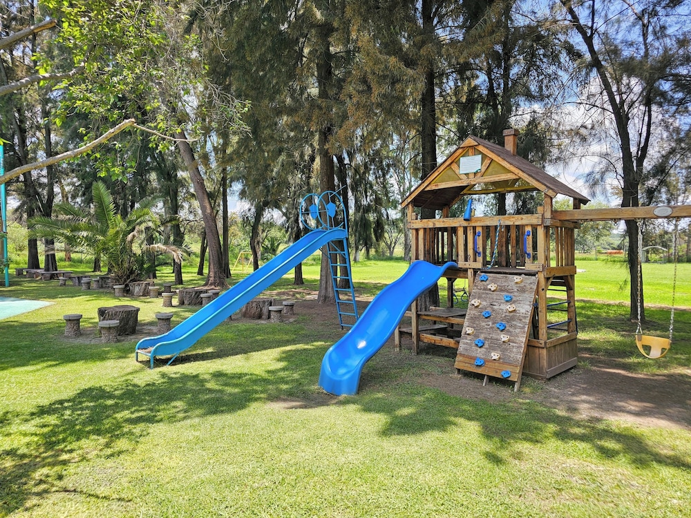 Parque Girasoles Balneario & Cabañas