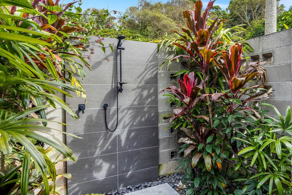 Trendy 2-bed Home With Outdoor Entertainment