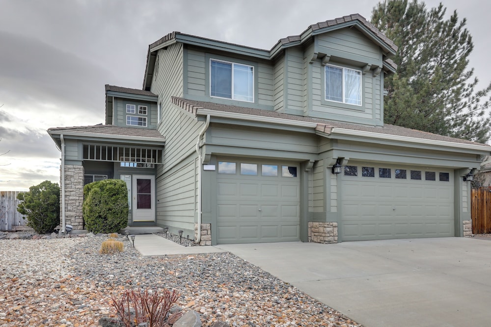 Mtn-view Haven w/ Hot Tub! 28 Mi to Mt Rose Ski