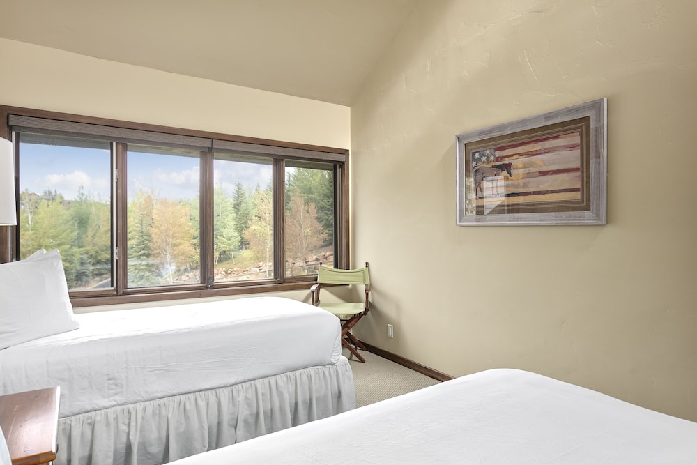 Upper Telemark Drive Home at Deer Valley Resort - 7 Bedroom Home with Hot Tub #2960 7 Home