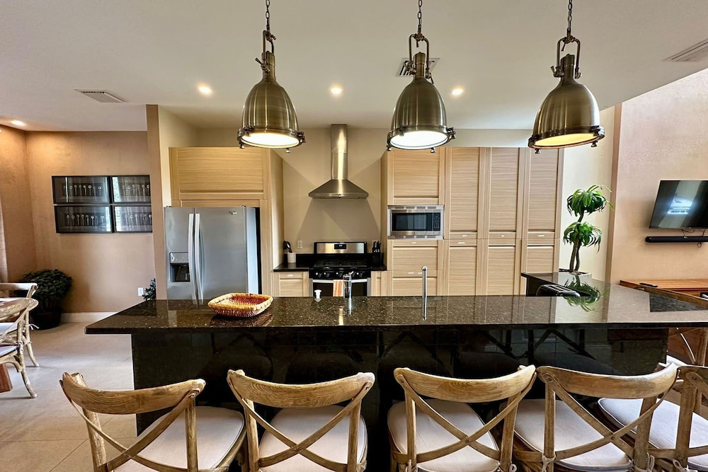 Modern Magic Village Home for 12 With Grill 3131