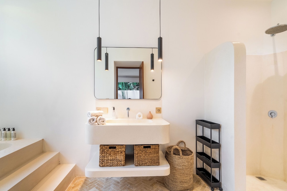 Eleven Villa Canggu - Calm Oasis with Pool and Privacy