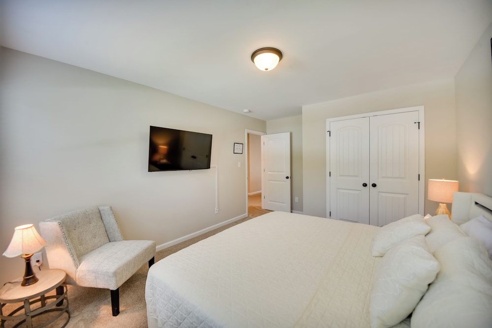 Walk to Beach: Group Getaway in Coastal Virginia