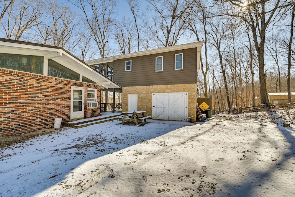 Nolin Lake Gem: Waterfront Retreat w/ Balcony!