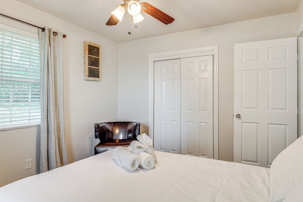 Walk to Town: Home w/ Yard in Brenham!