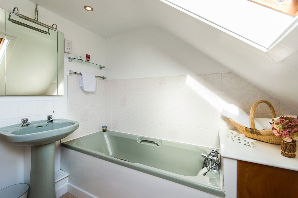 Family Beach House Located Within a Short Stroll of Waterville
