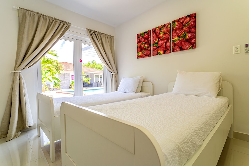 Modern Villa Private Pool 4min to Beaches!