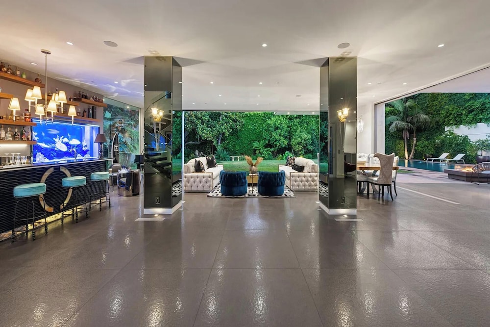 Alta Royale - Exquisite Designer Retreat Near Soho House & Rodeo Drive