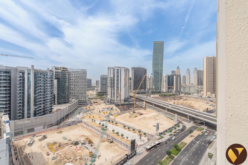 Elegant 2BR Canal View Near Dubai Mall