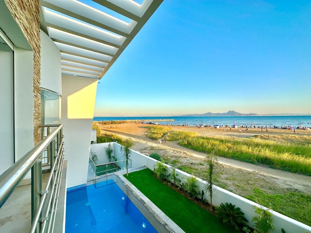 Omnya Carthage Frontsea Luxury Villa