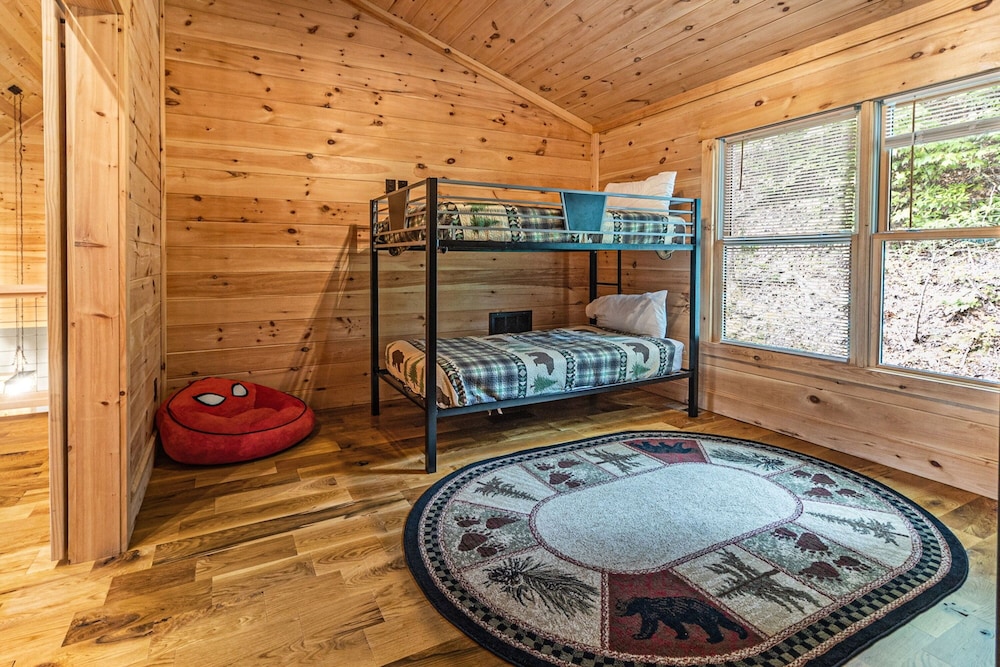 Pinewood Forest Walden's Creek Cabins
