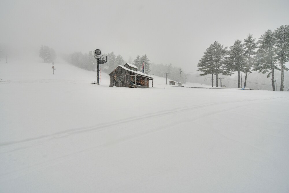 Ski-in/ski-out Condo at Pleasant Mountain!