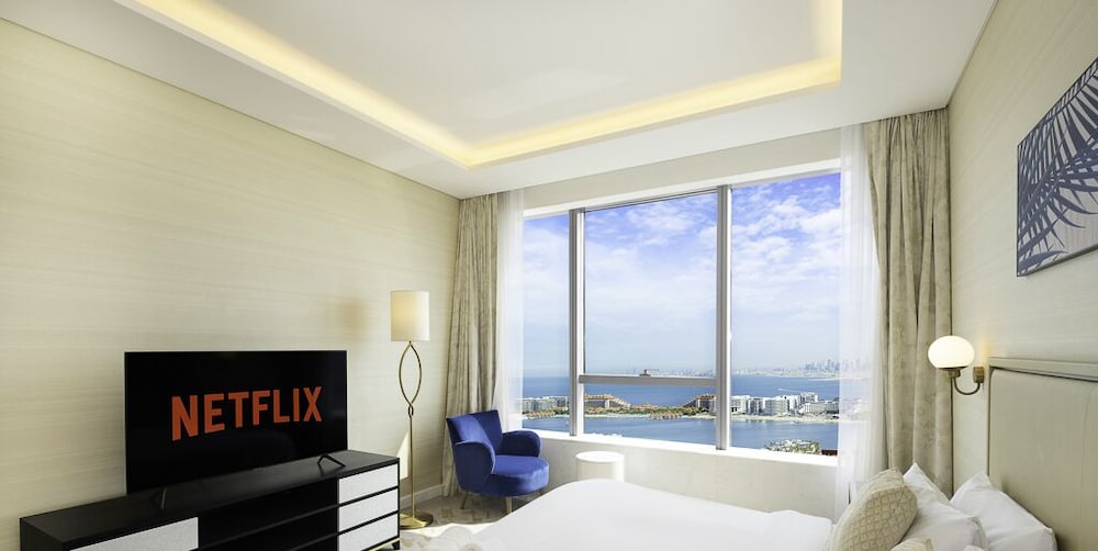 LUX Iconic Views at Palm Tower Suite 4