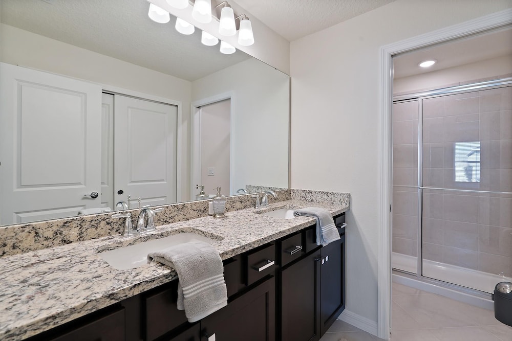 Windsor Cay Resort 5 Bedroom Townhome with Pool 5 Townhouse