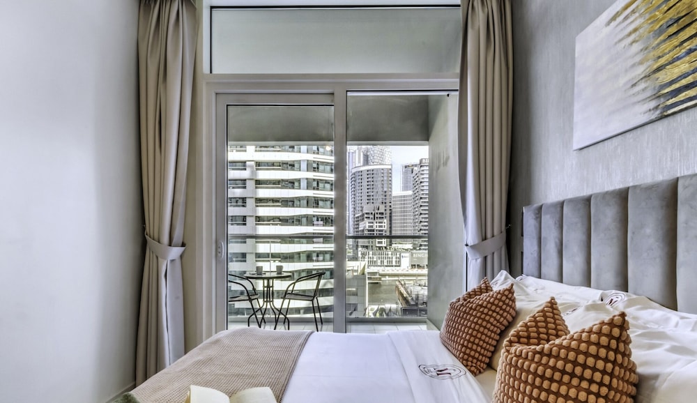 Manzil-1BR w Canal View near Dubai Mall