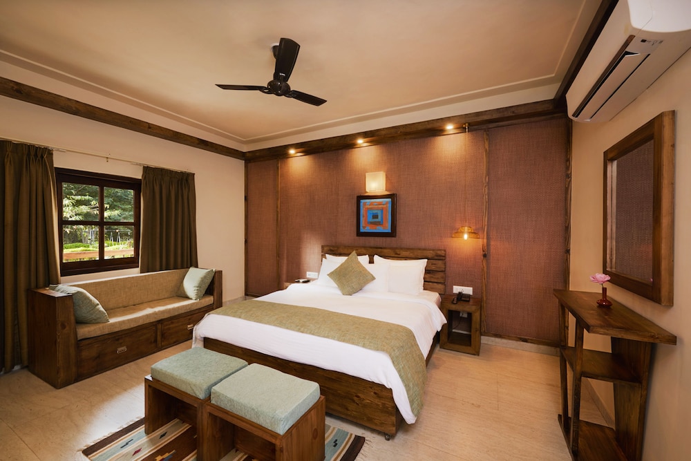 Aacorn Hideaway Resort & Spa
