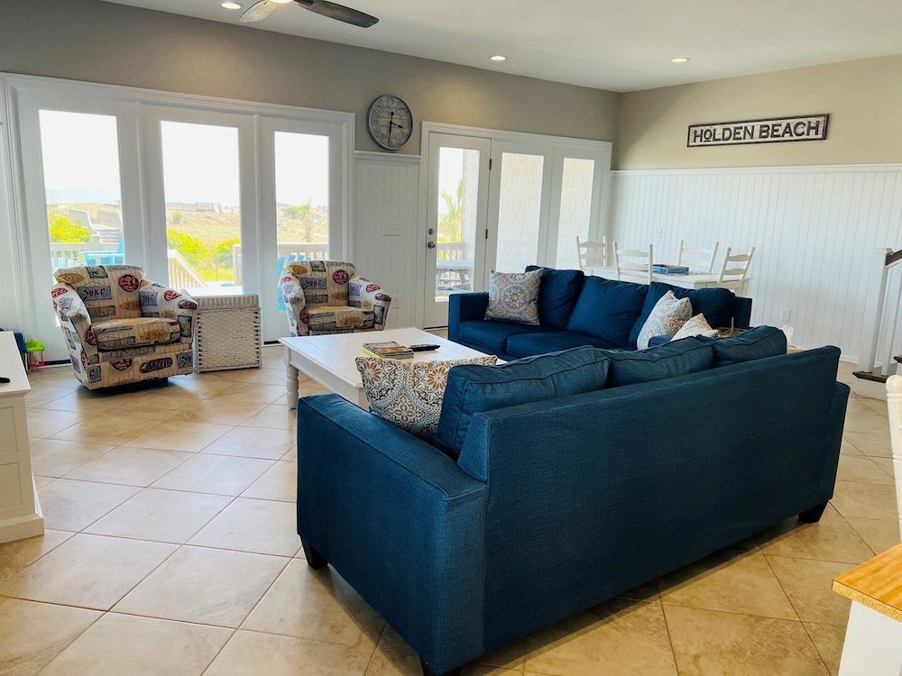 Avalon East- 5 Bedroom Home by RedAwning