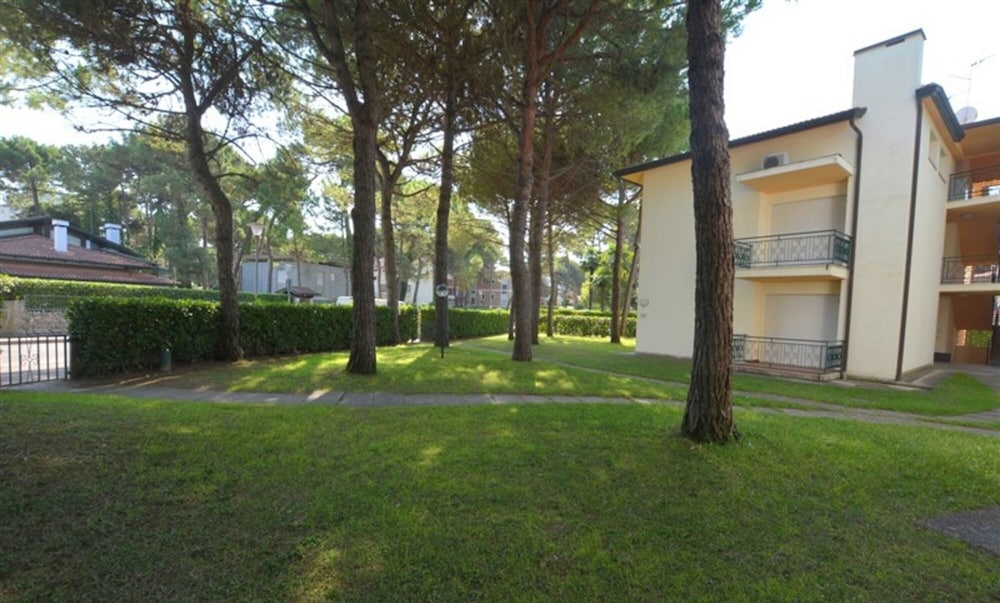 Equipped Flat for 5 Guests in Lignano Pineta With Communal Garden
