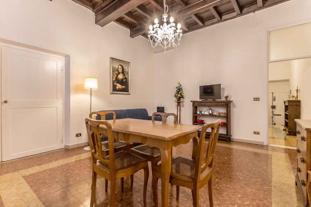 Casa Iside in Rome With 1 Bedrooms and 1 Bathrooms
