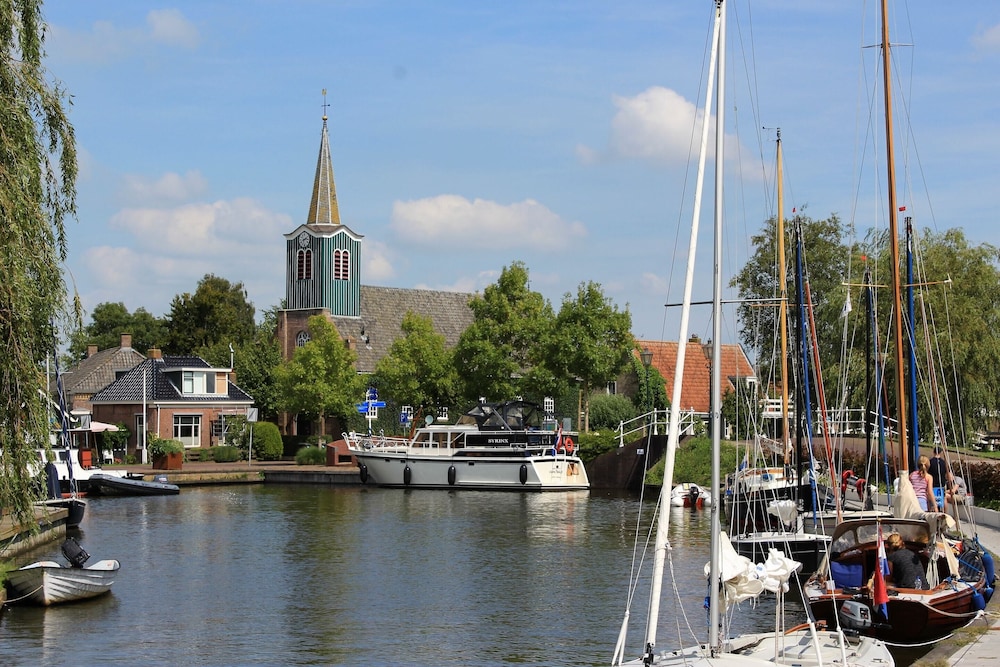 B&B Farm Grutsk in Suwald With its Harbor