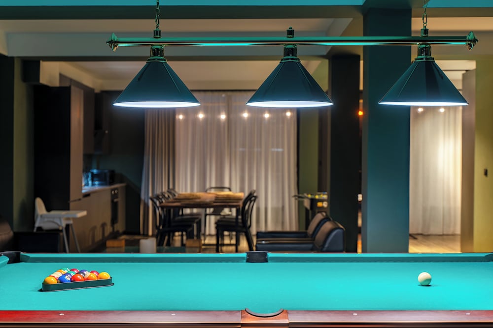 Niabi 4BDR Apartments with billiards