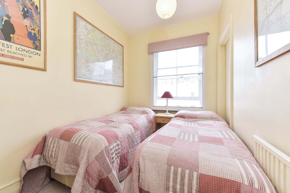 Smart 2 bedroom flat near Pimlico Tube