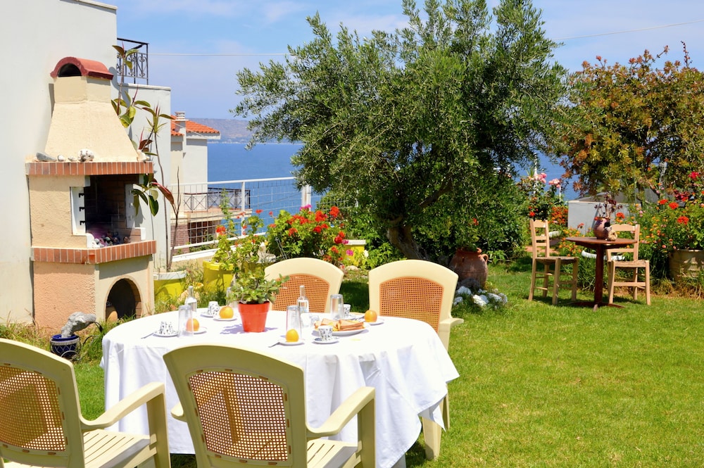 Manos Apartments