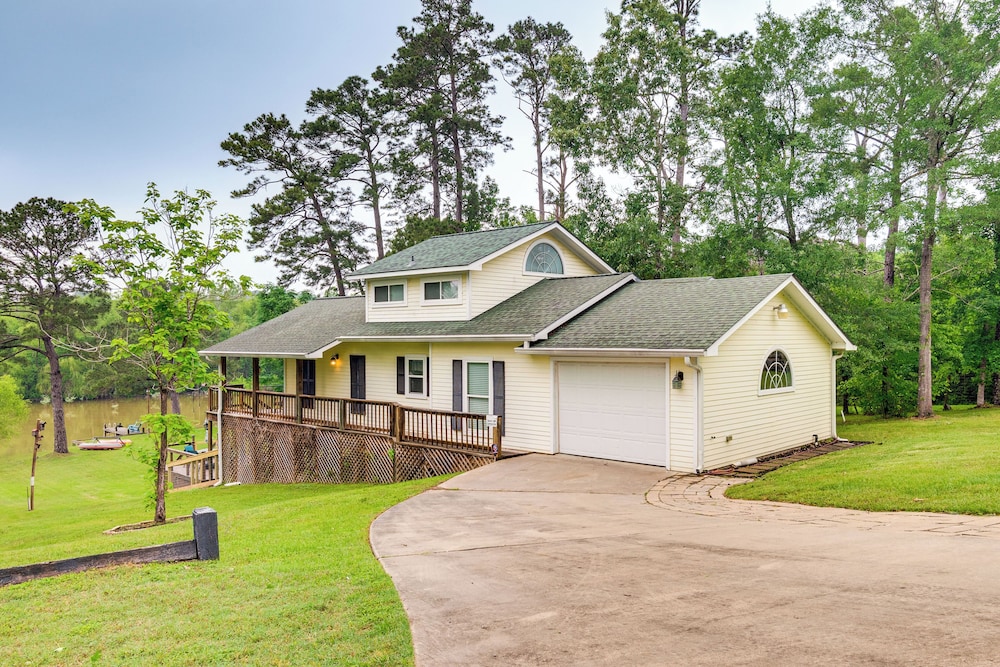 Views, Sunsets & Wildlife: Waterfront Gem in Texas