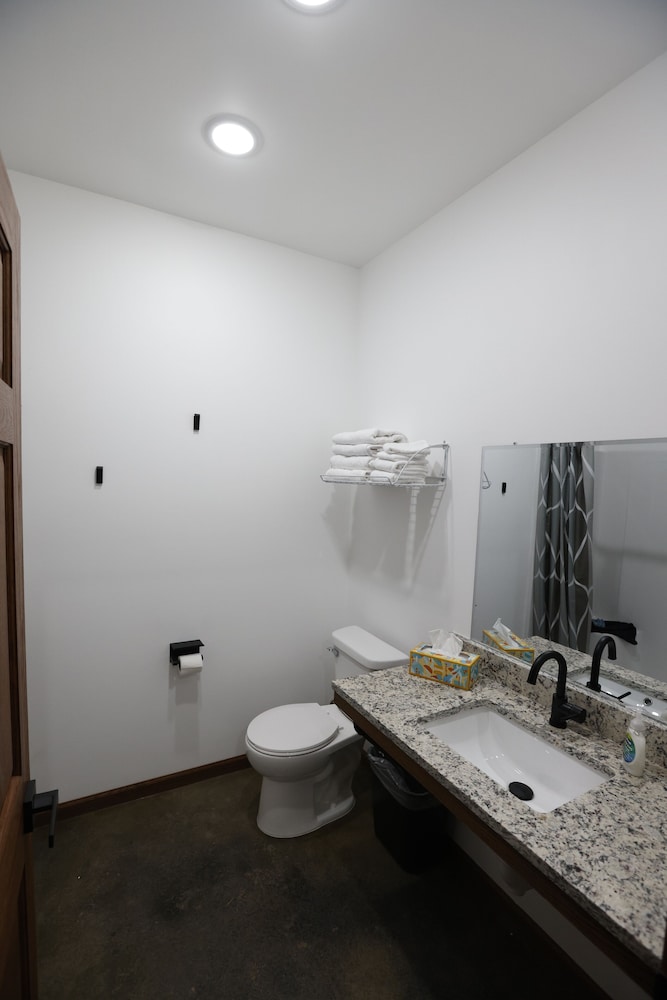 Bears Den Motel