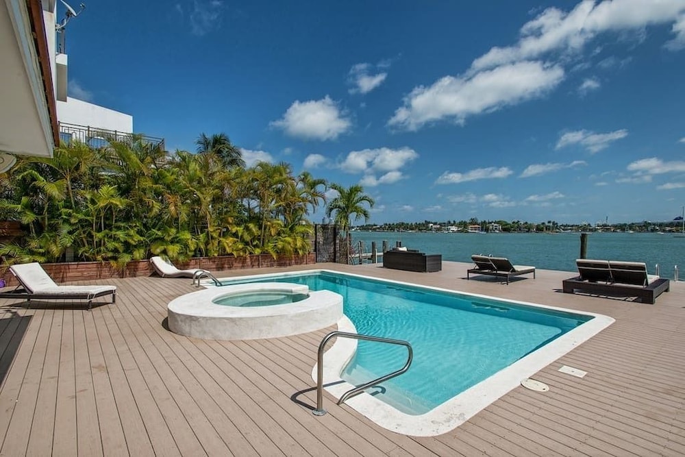 5 Bedroom Homes in Miami Beach by TMG