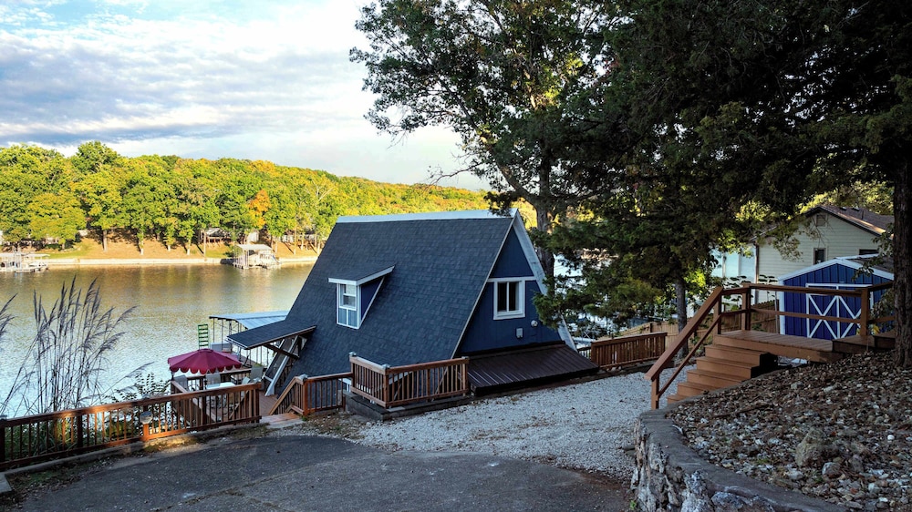 Sunrise Oasis - Enjoy Lakefront Living