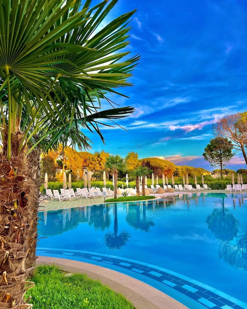 Tranquil Apartment With Pool Access - Manjola