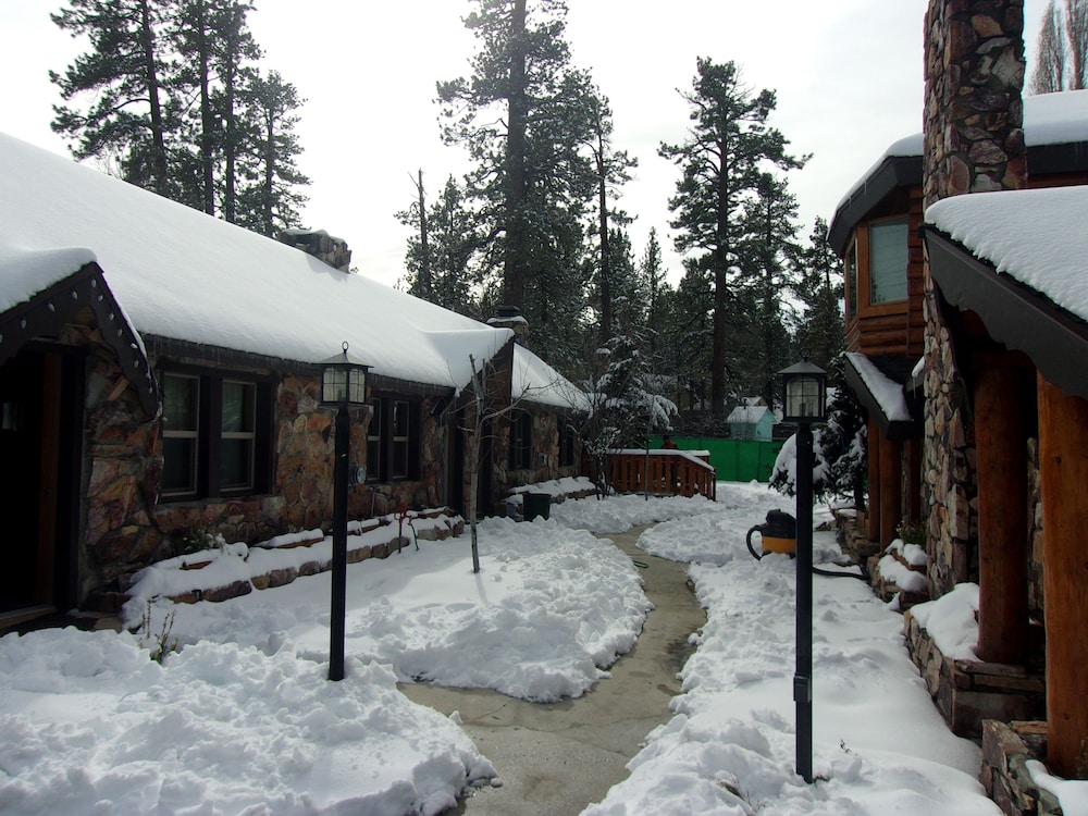 Embers Lodge and Cabins