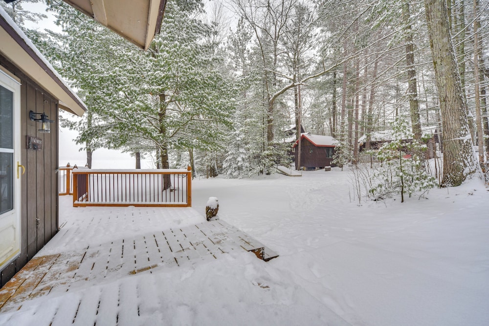 Charming Cabin on Grindstone Lake