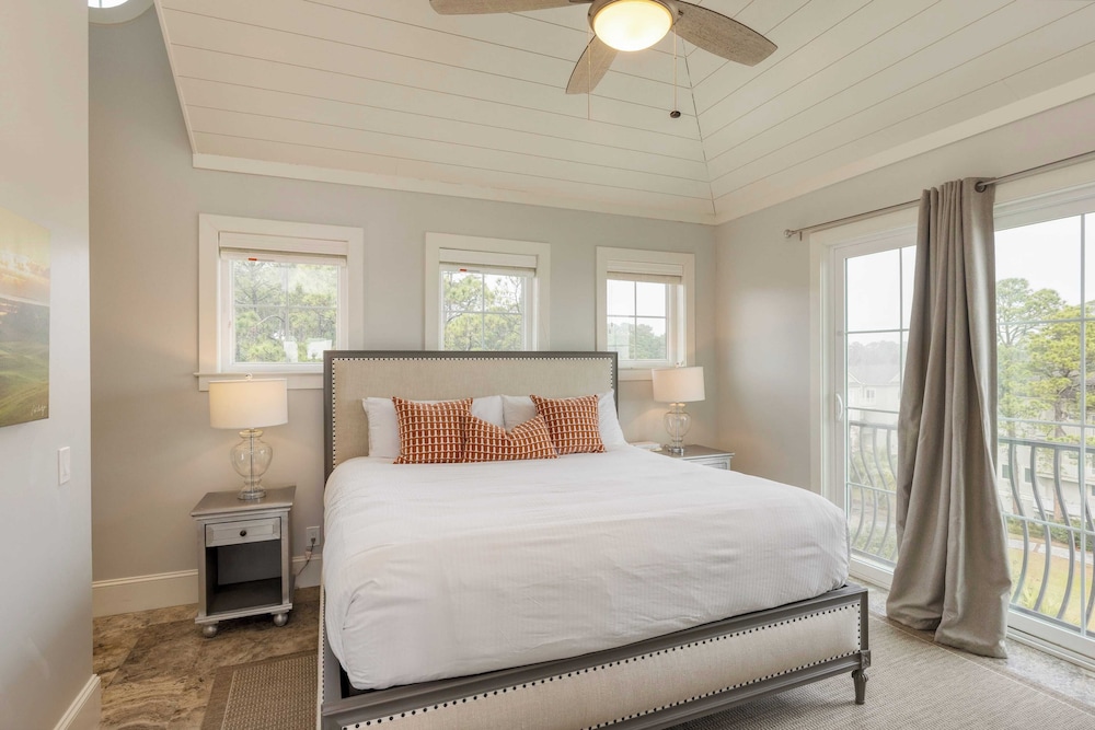 Sleeps 48, 2 Homes w/ Private Beach Access Bradley Circle Buyout by Avantstay