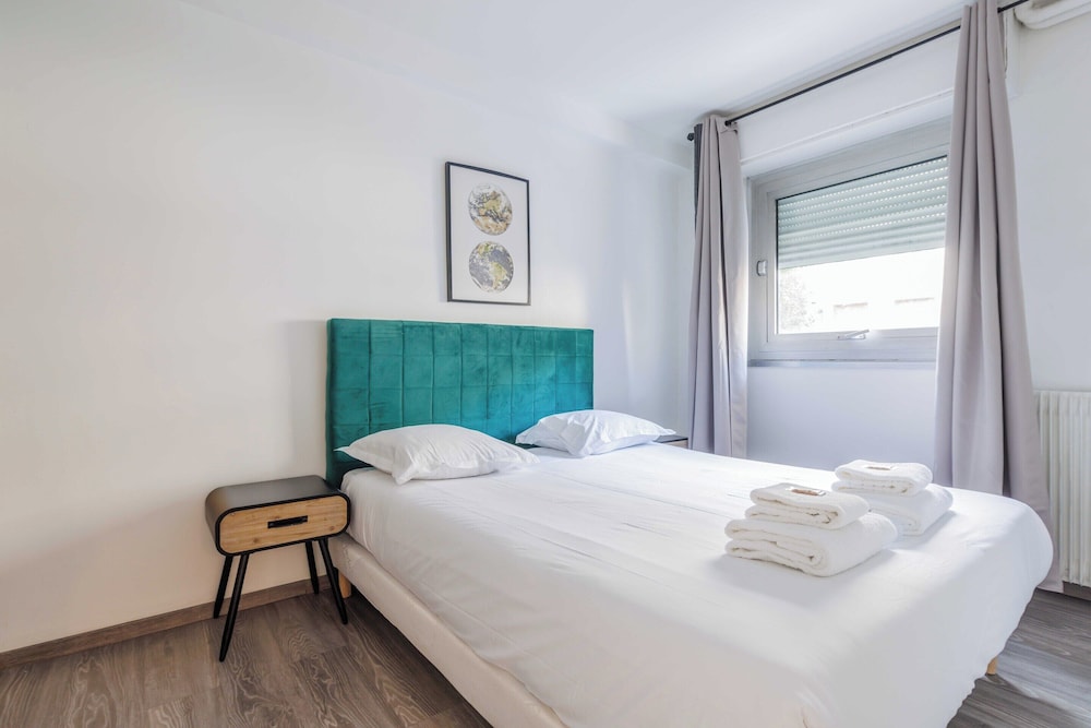 Cosy Apartment 4P- Levallois /anatole France view 3