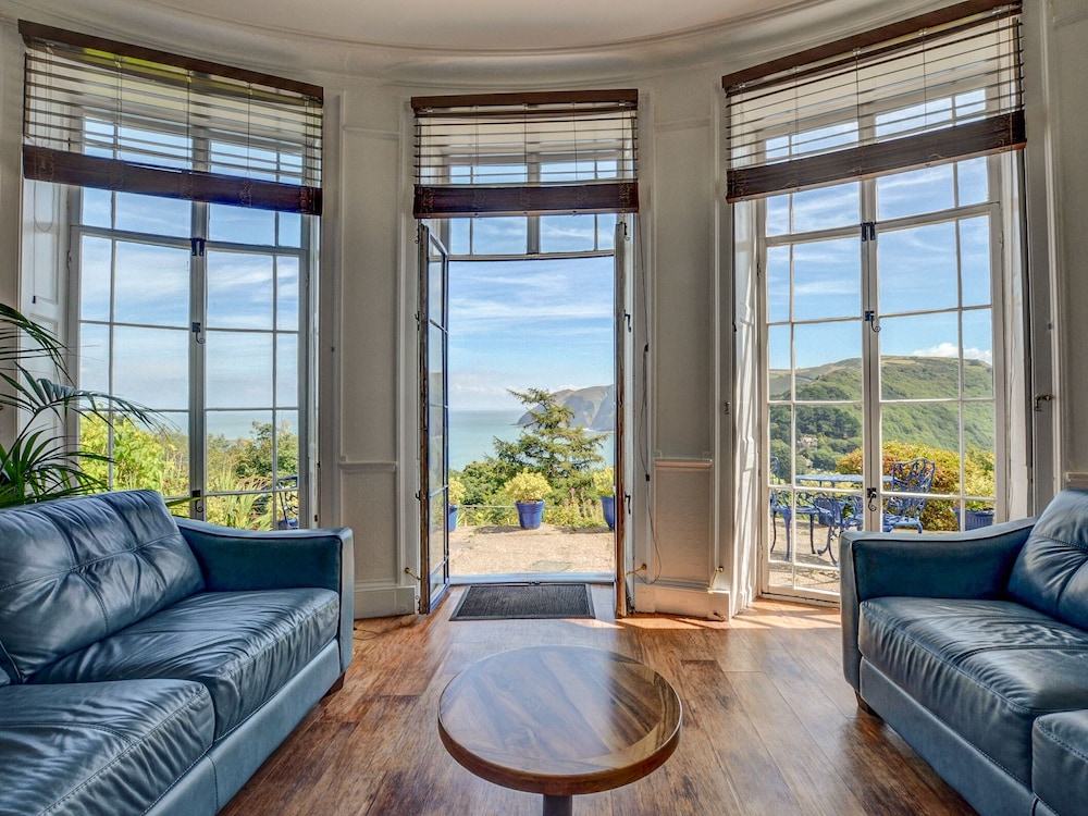 Lynton Vacations - Bayview Tower - Property Image 11