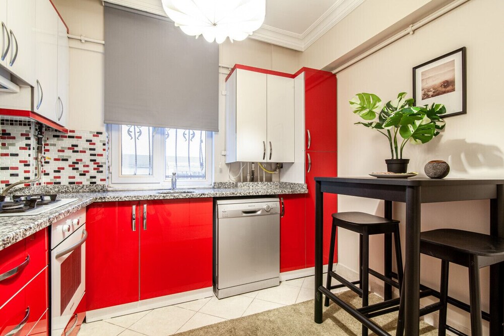 Central and Convenient Flat in Sisli