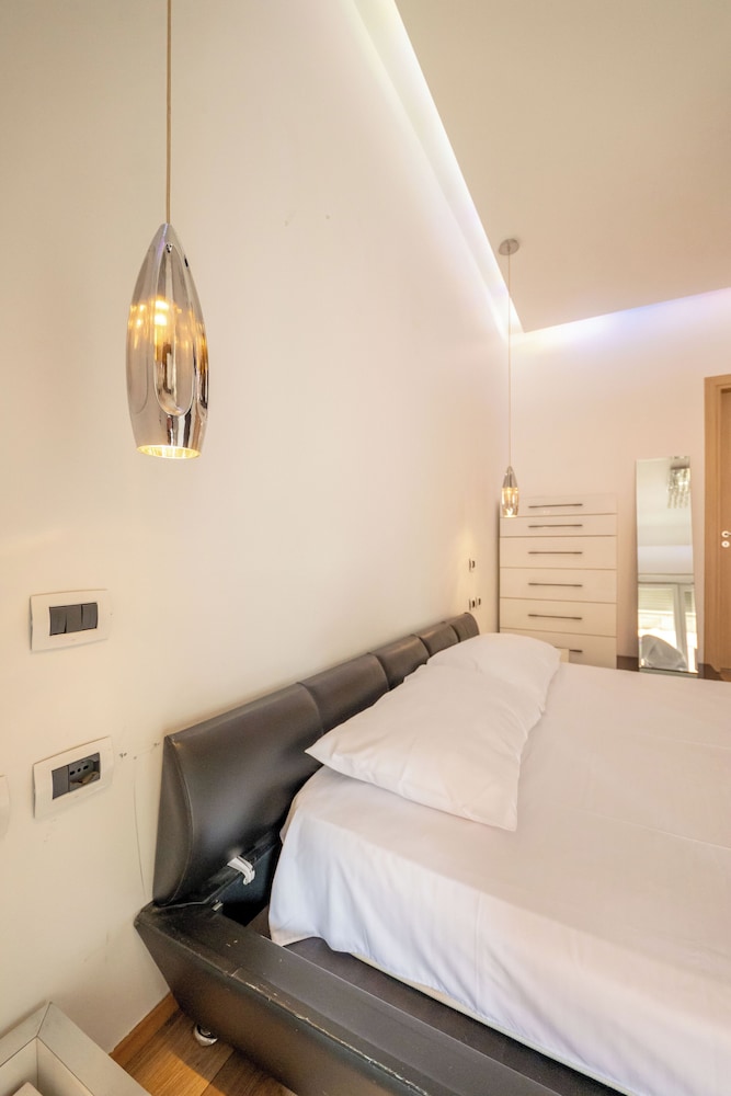 Tirent Apartment-Spacious 2-Bedroom Stay in Delijorgji Tirana