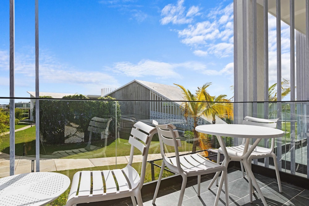 NOK Modern 1BR Apartment With Terrace in Vistacana