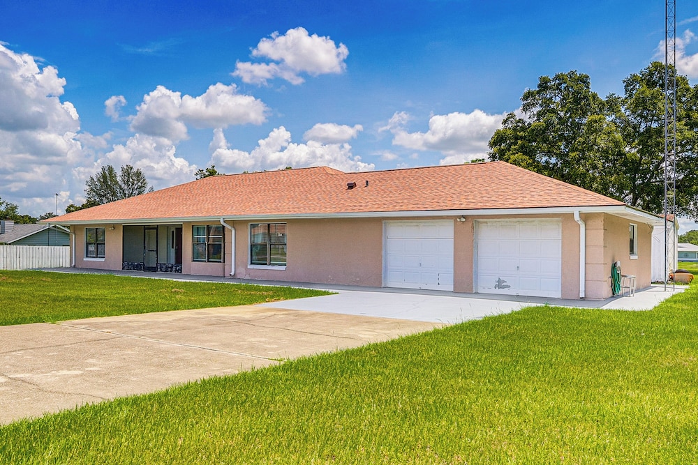 11 Mi to Dtwn: Ocala Home w/ Screened-in Lanai! view 4