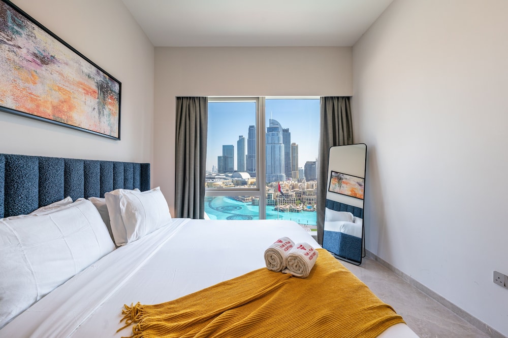 Skyline Majesty - Luxury Living with Full Burj Khalifa & Fountain Views